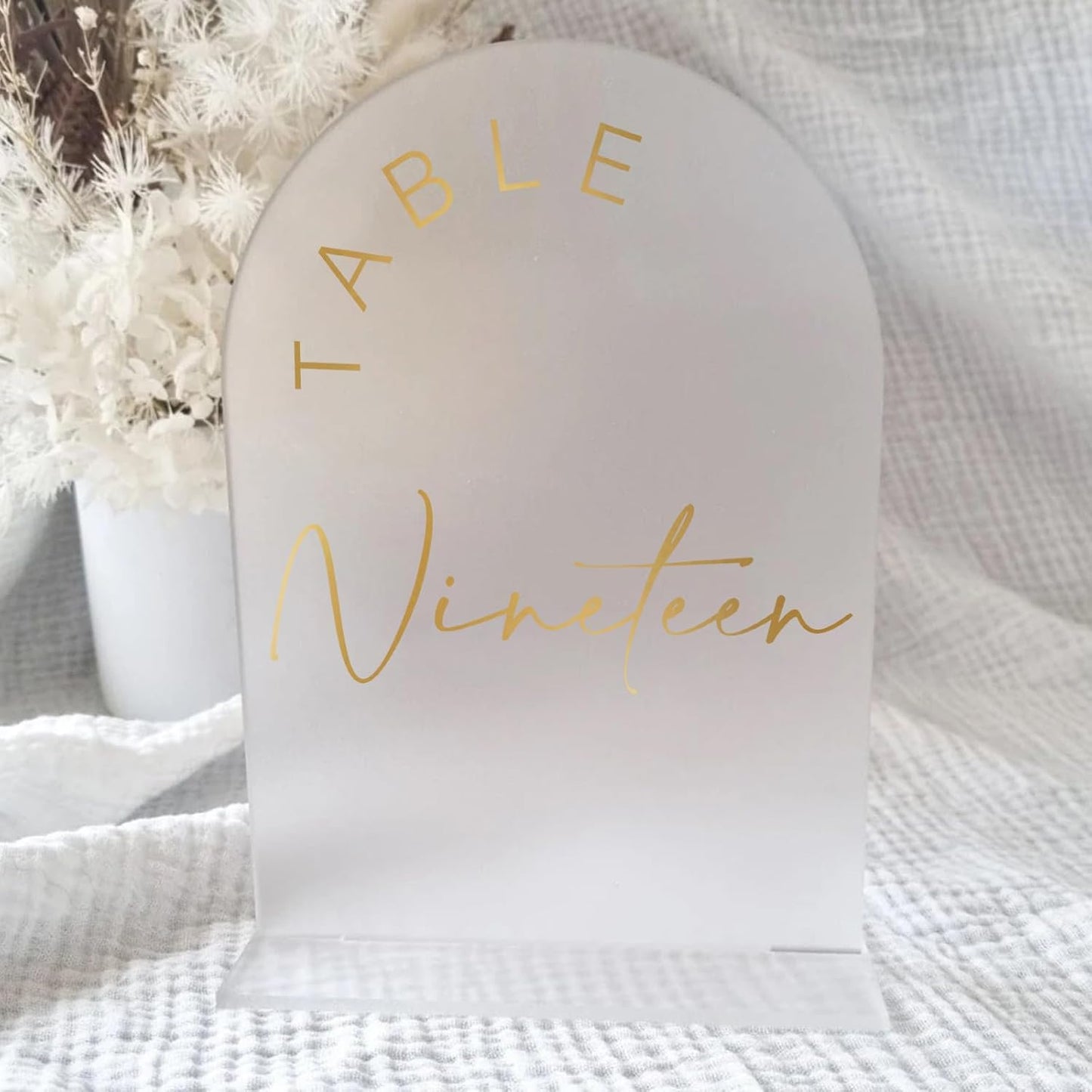 JINMURY Frosted Arch Wedding Table Numbers 1-25 with Stands, 5x7 Inch Acrylic Arch Sign with Golden Lettering, Frosted Acrylic Table Numbers for Wedding Reception