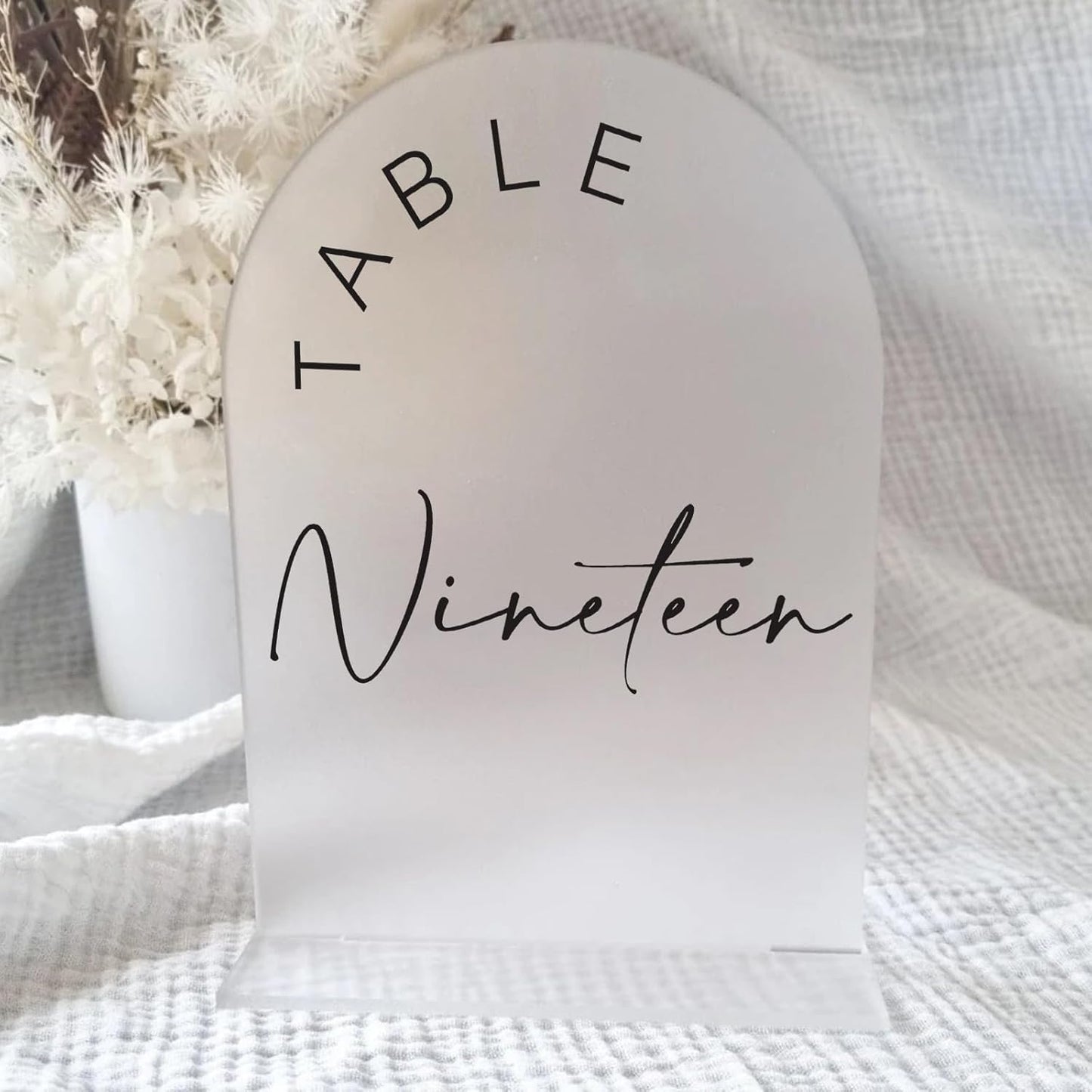 JINMURY Frosted Arch Wedding Table Numbers 1-25 with Stands, 5x7 Inch Frosted Arch Acrylic Sign with Black Letters, Arched Acrylic Table Numbers for Wedding Reception