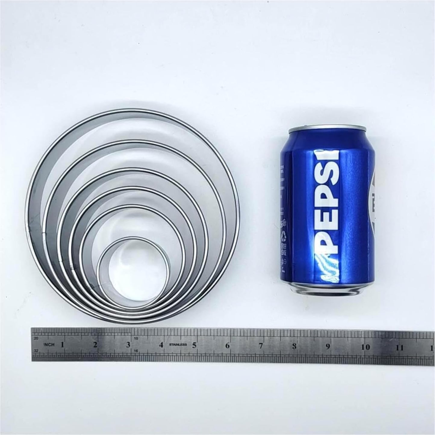 DOCZEN 6 PCS Round Cookie Cutter Set (2, 3, 3.5, 4, 5, 6 Inch) - Biscuit Cutters For Baking - Large Circle Cookie Cutters Variety Pack, Metal Stainless Steel, 6 Pack