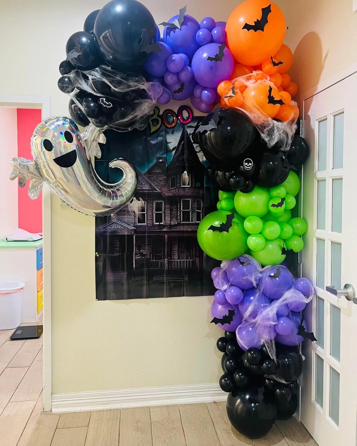 Halloween Balloon Arch Garland Kit, 124pcs Black Purple Orange Green Latex Balloons Arch for Birthday, Halloween Decorations