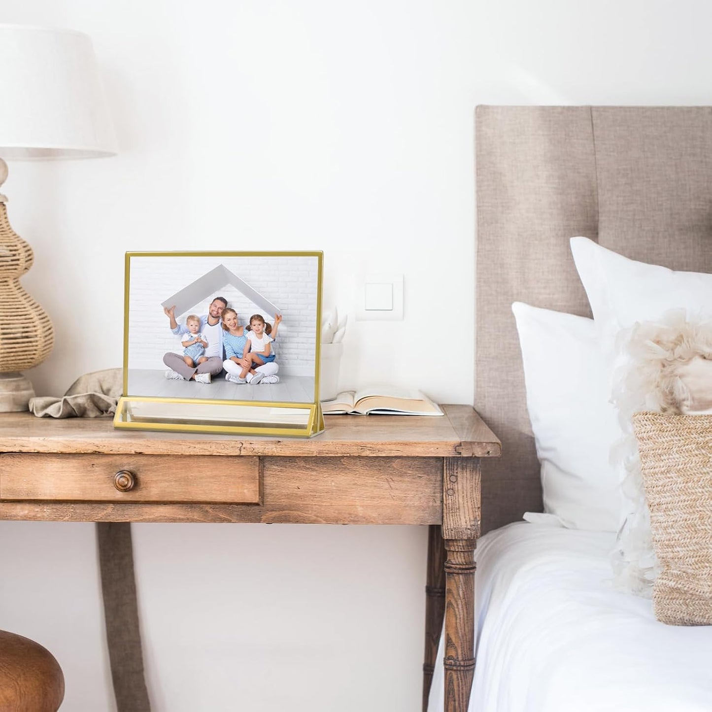 Smarpau 6x4 Gold Acrylic Sign Holder, 16 Pack Wedding Table Number Holders with Horizontal Stand, Double Sided Photo Picture Frames Stands, Flyer Stand, Paper Display Stand for Cafe, Restaurant