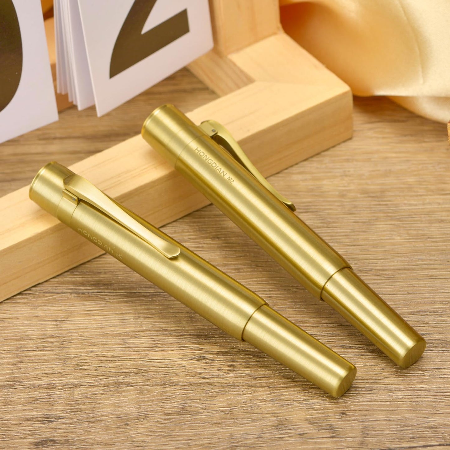 Hongdian M2 Mini Brass Fountain Pen with Bent Nib, Sleek Shape Short Pocket Travel Pen (Glossy Brass)