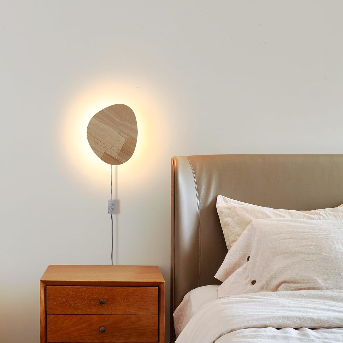 Modern Minimalist Plug in Wall Sconces, 7.9'' Plug-in Or Cordless Wood Backlight LED Wall Lamp, 8W, 700LM Warm White Brightness Wall Light Fixtures for Bedroom, Living Room Wall Décor