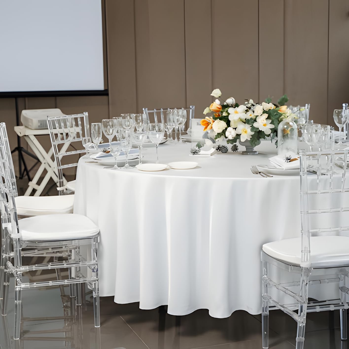 8 Pack White Round Tablecloth 108 Inch White Table Cloth Stain and Wrinkle Resistant Round White Tablecloths Reusable and Washable Polyester Fabric Table Covers for Buffet Wedding Party and Banquet