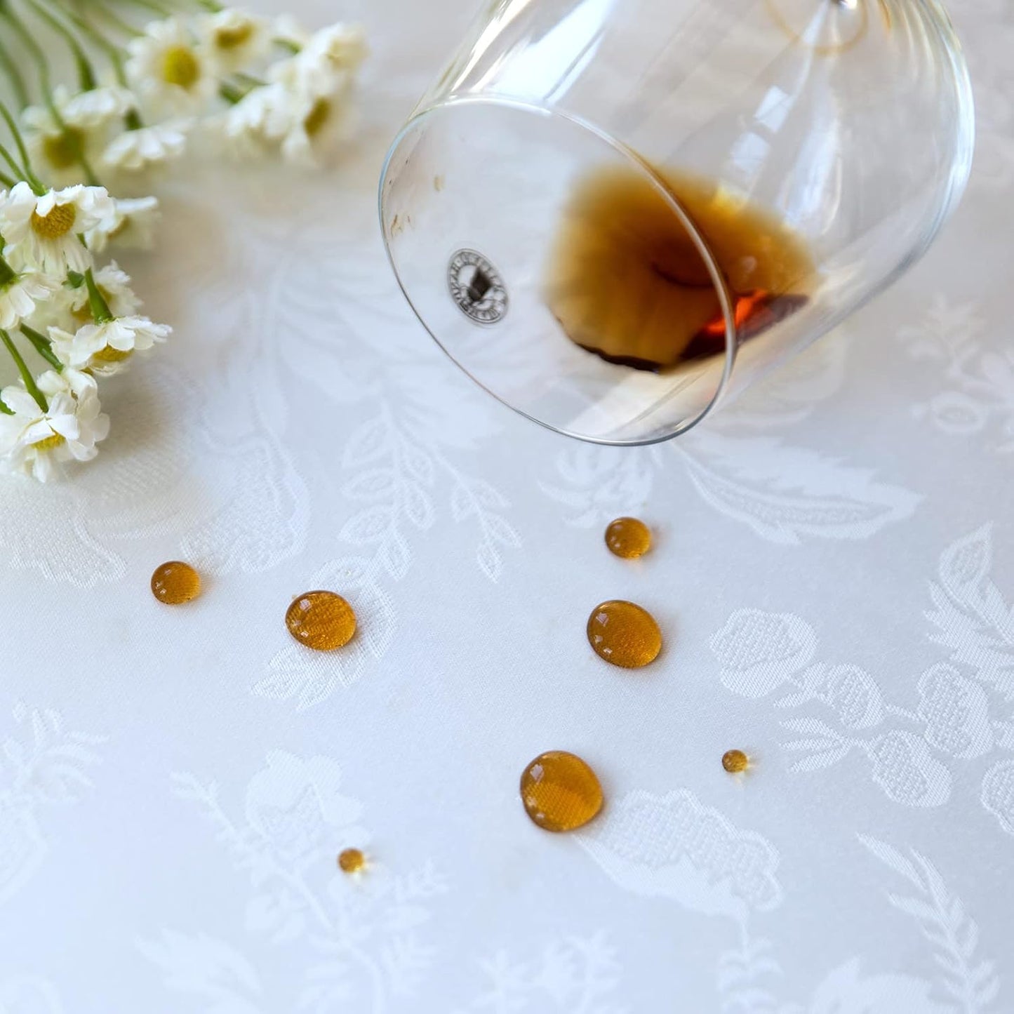 Beige lace Premium Round Farmhouse Tablecloth Waterproof OilProof SpillProof AntiShrink Soft Wrinkle Resistant Decorative Fabric Table Cover Kitchen Dinning Party Wedding Banquet