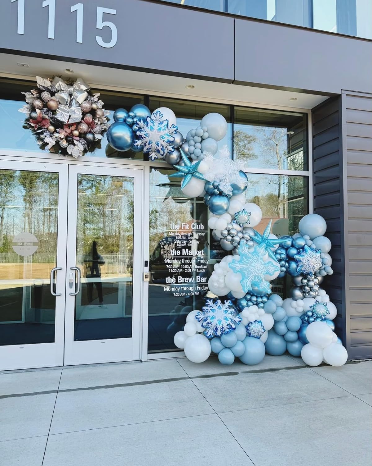 Blue and Silver Balloons Garland Kit, 124pcs Blue White Silver Confetti Metallic Latex Balloons Arch for Birthday, Baby Shower, Winter Wonderland Snow Theme Party Decoration