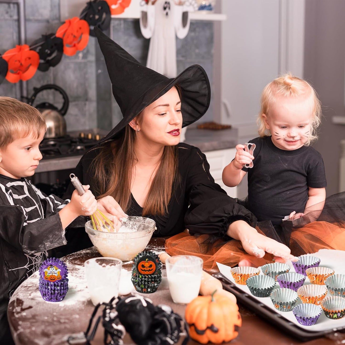 COcnny Halloween Mini Cupcake Liners - 600pcs Halloween Candy Baking Cups Muffin Cupcakes Wrappers, Pumpkin Ghost Skull Disposable Chocolate Cake Wrap Making Supplies for Party (10 Styles)