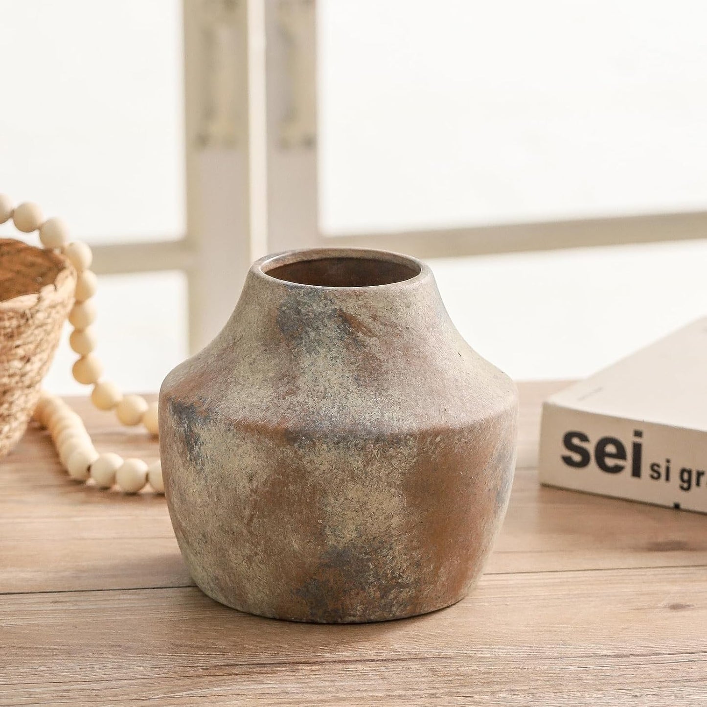 Mitt&Ditt Ceramic Flower Vase, 5.3 inch Pottery Farmhouse Rustic Vase, Handcrafted Weathered Vases, Small Flower Terracotta Vases for Home Decor, Living Room, Table, Shelf, Mantel, Neutral