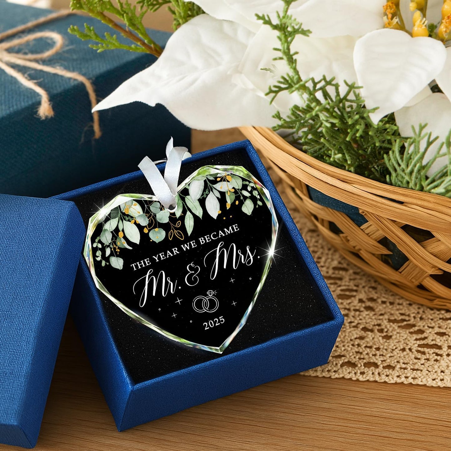 HEXMOZ Wedding Gifts for Couples 2025 - Mr and Mrs Gifts - Bridal Shower Gift, Wedding Ideas for Newly Wed, Bride, Future Mr Mrs - Just Married Glass Ornament 2025, 1st Married Couple Christmas Decor